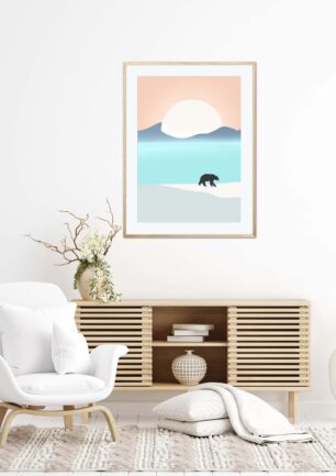 Affiche ours dans un cadre, dessin d'un ours à coté d'un lac en hiver, poster, décoration intérieur, tableau d'une illustration minimaliste de DENADDA.