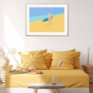 Affiche surf dans un cadre, un enfant avec sa planche de surf à la plage, poster, décoration intérieur, tableau d'une illustration minimaliste de DENADDA.
