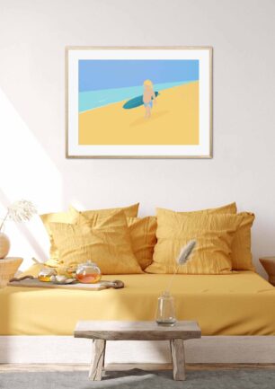 Affiche surf dans un cadre, un enfant avec sa planche de surf à la plage, poster, décoration intérieur, tableau d'une illustration minimaliste de DENADDA.