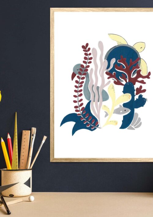 Tableau d'une tortue de mer "Eya avec grâce" DENADDA Affiche tortue de mer Eya dans un cadre, dessin d'une tortue qui nage avec grâce, poster, décoration intérieur, tableau d'une illustration minimaliste de DENADDA.