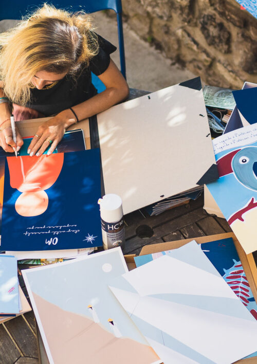 Elma signe des affiches à Montreuil Signature poster, affiches édition limitée à Montreuil. Dessin de Denadda