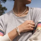 Bijoux faits main en perle d'eau douce de la collection DENADDA. Colliers, bagues, bracelets