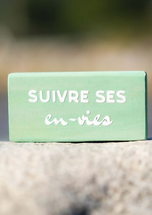 Pancarte bois - Mémo - Suivre ses en-vies Petite pancarte bois décoration intérieure couleur vert avec message suivre ses envies. Fait main par DENADDA.