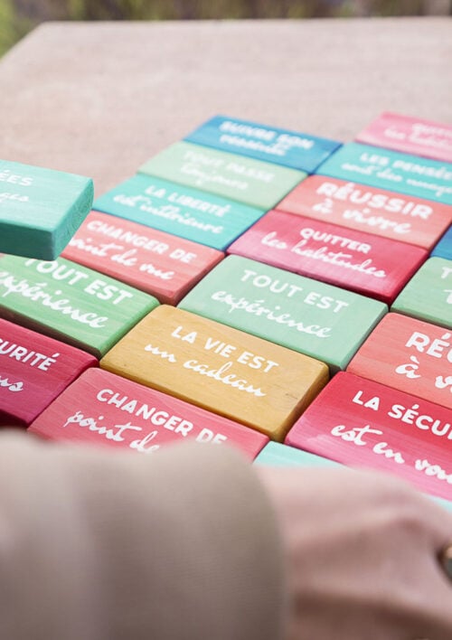 Pancarte en bois colorées avec message zen - Mémo DENADDA Pancarte bois message zen aphorismes sophrologie. Fait main par DENADDA