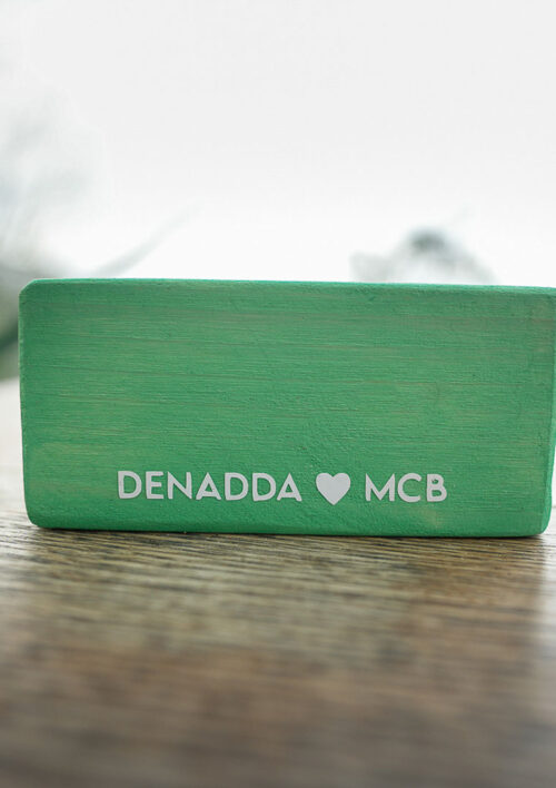 Pancarte en bois avec message zen - Collaboration avec Marie-Claire Bouthors sophrologue professionnelle - Mémo DENADDA Pancarte bois message zen couleur vert. Collaboration avec une sophrologue professionnelle. Fait main par DENADDA