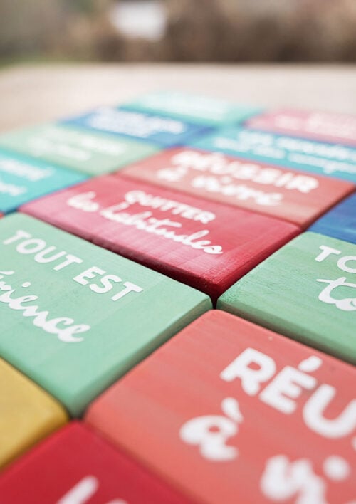 Pancarte en bois avec message zen inspiré de la sophrologie - Mémo DENADDA Pancarte bois message zen de différentes couleurs. Inspirations d'une sophrologue professionnelle. Fait main par DENADDA