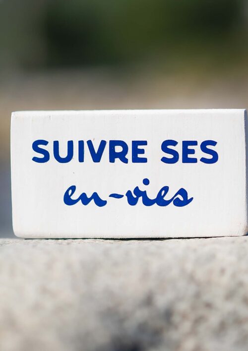 Pancarte bois - Mémo - Suivre ses en-vies Pancarte décorative en bois couleur blanc avec texte suivre ses en-vies. Fait main par DENADDA.