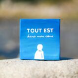 Pancarte en bois fait main décoration intérieur bleu avec message tout est dans mon coeur. DENADDA