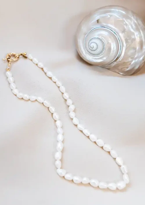 Collier en perles d'eau douce - Pure Collier perles d'eau douce blanches avec fermoir plaqué or. Bijou fait main par DENADDA