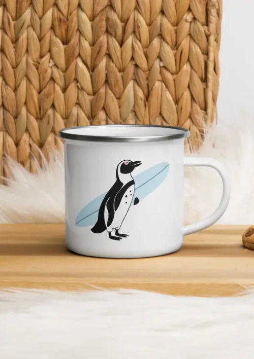Mug en émail avec pingouin surf. Collection DENADDA