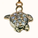 Pendentif en cristal d'EYA, la tortue de DENADDA.