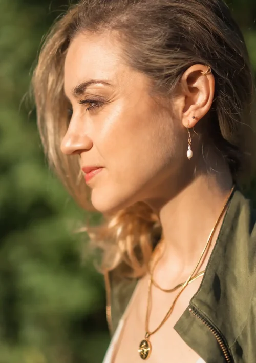 Boucle d'oreille perle d'eau douce- Aria Boucle d'oreille en perle d'eau douce de la collection de bijoux Pure de DENADDA.