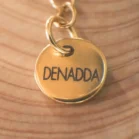 Médaillon sur les bijoux de la marque DENADDA.