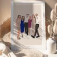 Illustration personnalisée d'une famille de 6 personnes. Un cadre personnalisé par Denadda.