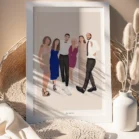 Illustration personnalisée d'une famille de 6 personnes. Un cadre personnalisé par Denadda.