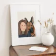 Portrait famille personnalisé avec un chien. Un cadre personnalisé par Denadda.