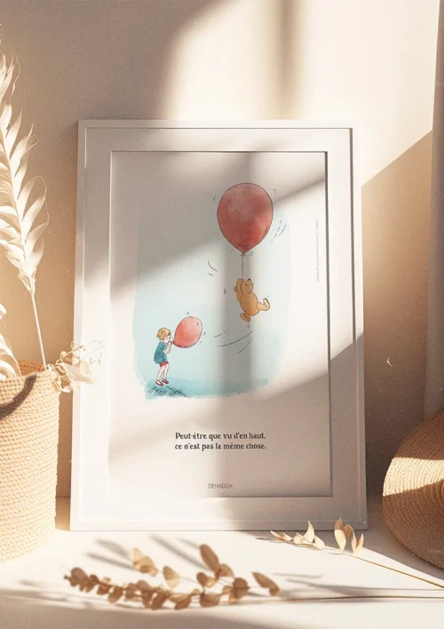 Cadre Winnie l'ourson qui s'envole Cadre de Winnie l'ourson qui s'envole avec un ballon rouge a ses cotés Jean-Christophe souffle dans un autre ballon rouge. Une illustration de Denadda inspirée par A.A. Milne & E.H. Shepard.