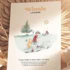 Poster Winnie l'ourson et Jean Christophe, promenade dans la forêt des rêves bleus. Une illustration de Denadda inspirée par A.A. Milne & E.H. Shepard.