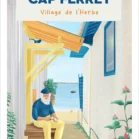 Affiche Cap Ferret Village de l'Herbe. Illustration d'un pêcheur avec une huitre assis à coté de sa cabane. Un dessin de Denadda
