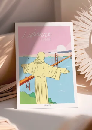 Poster Lisbonne dans un style minimaliste représentée avec la statue du Christ Roi au dessus du pont de Lisbonne. Collection Playful illustrée par Denadda