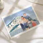 Affiche personnalisée famille dessin 7 personnes devant des champs de lavande à la montagne. Un dessin personnalisé par Denadda à partir d’une photo, idée cadeau unique pour Noël, anniversaire ou fête des parents.