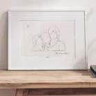 Tableau personnalisé famille d'un dessin minimaliste de 3 personnes, deux parents et leur enfant avec citation sur fond uni. Un portrait de famille dessiné en un seul trait par Denadda à partir d'une photo dans le style line art.