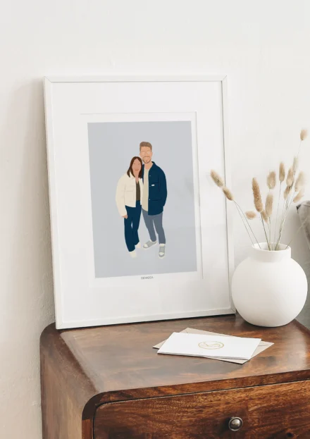 Cadre personnalisé couple sans visage sur fond bleu uni. Illustration personnalisée minimaliste réalisée par Denadda à partir d'une photo pour un cadeau d'anniversaire comme décoration de chambre.