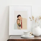 Cadre personnalisé famille sans visage sur fond uni. Illustration personnalisée minimaliste réalisée par Denadda à partir d'une photo pour un cadeau de fête des mères comme décoration murale d'une chambre.