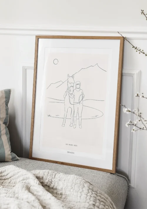 Tableau personnalisé famille et animaux - Dessin minimaliste Tableau personnalisé famille et animaux dessin minimaliste d'une femme et un cheval à la montagne dans les Alpes. Un portrait de famille avec animaux dessiné par Denadda à partir d'une photo dans le style line art.