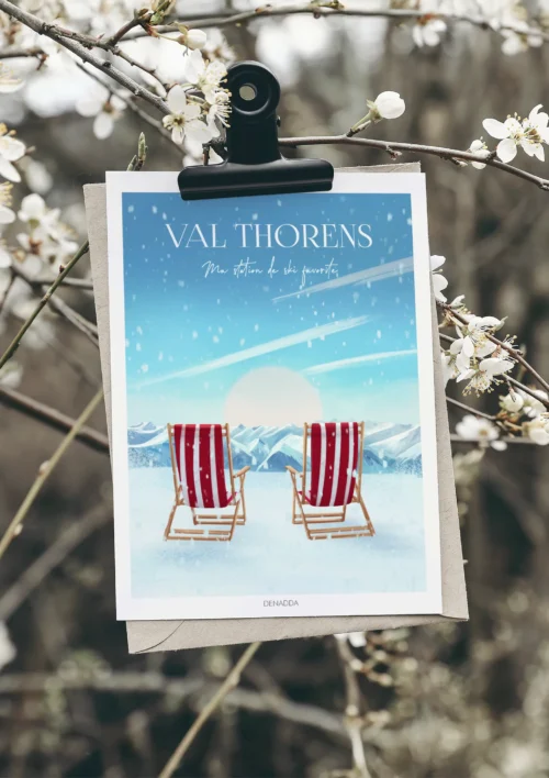Affiche personnalisée Val Thorens station de ski "Pause transat" Affiche personnalisée Val Thorens station de ski, pause transat avec vue sur les montagnes enneigées. Illustration de Denadda.
