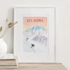 Cadre Alpes avec deux skieurs au coucher du soleil, illustration artistique de Denadda dans une décoration intérieur d'un chalet de montagne.