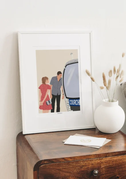 Cadre personnalisé meilleur ami sans visage avec une cabine de ski sur fond beige uni. Illustration minimaliste personnalisée par Denadda à partir d'une photo pour un cadeau de Noël entre amis.