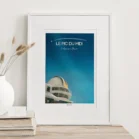 Cadre Pic du Midi de Bigorre avec l’observatoire, présenté dans une décoration naturelle et minimaliste illustré par Denadda.