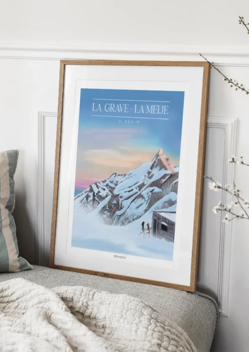 Tableau La Grave – La Meije 3984 m Tableau La Grave La Meije, posée contre un mur blanc, montrant le sommet enneigé et deux silhouettes près d’un refuge. Création de Denadda