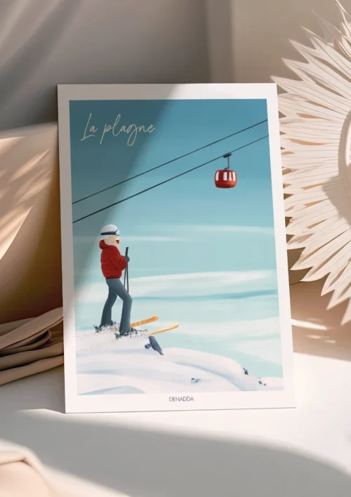 Poster La Plagne "Ski en altitude" Poster La Plagne ski en altitude avec skieuse et téléphérique rouge, présenté en lumière naturelle, une illustration dessinée par Denadda.
