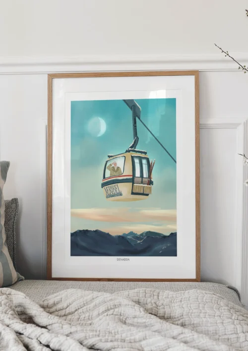 Tableau Méribel Mottaret "Télécabine vintage" Tableau Méribel Mottaret avec télécabine vintage et panorama alpin au lever du jour, création artistique signée Denadda.